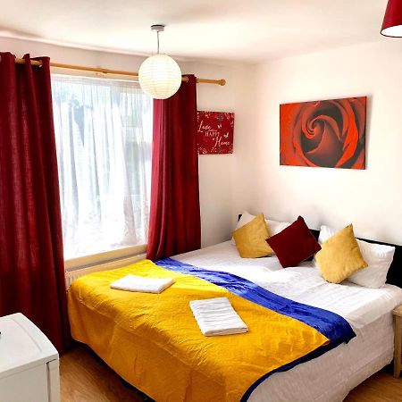 Studio Apartment, Private Bathroom And Parking Ilford Luaran gambar