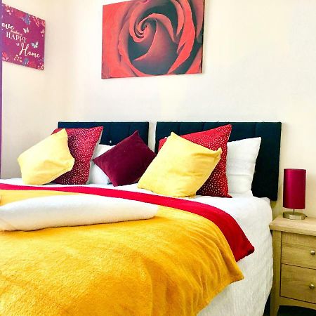 Studio Apartment, Private Bathroom And Parking Ilford Luaran gambar