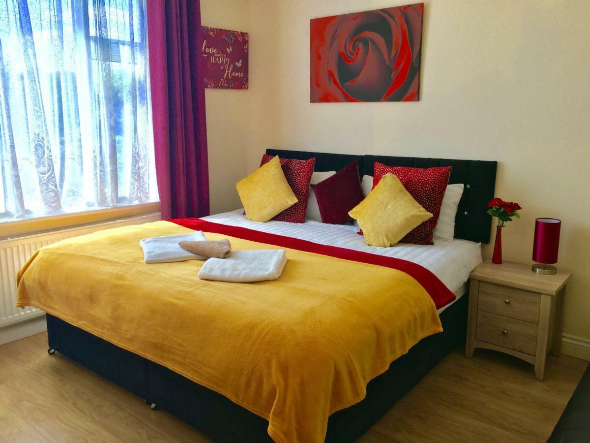 Studio Apartment, Private Bathroom And Parking Ilford Luaran gambar