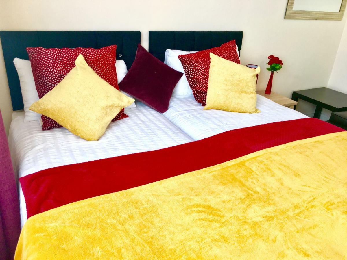 Studio Apartment, Private Bathroom And Parking Ilford Luaran gambar
