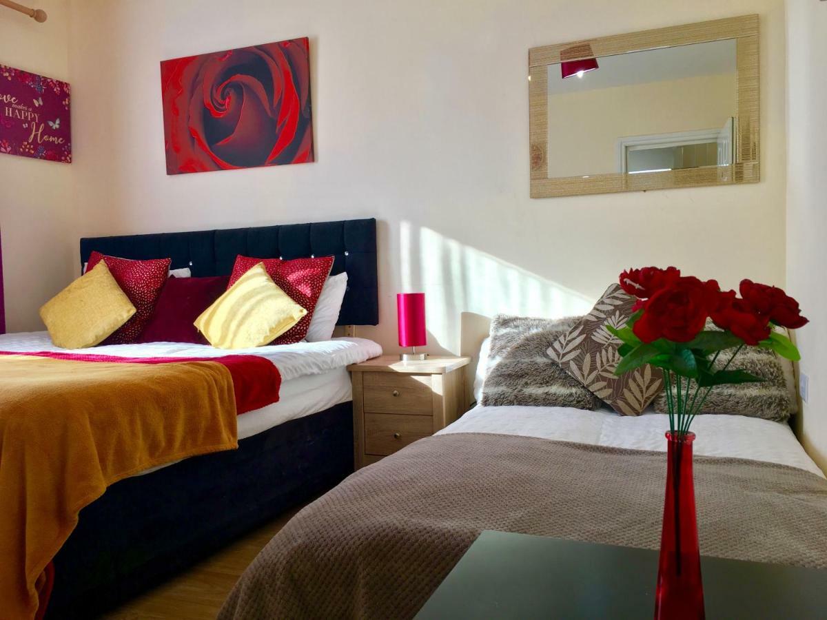 Studio Apartment, Private Bathroom And Parking Ilford Luaran gambar