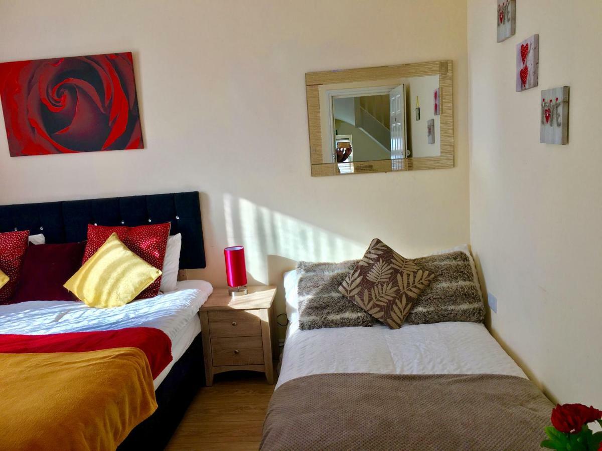 Studio Apartment, Private Bathroom And Parking Ilford Luaran gambar