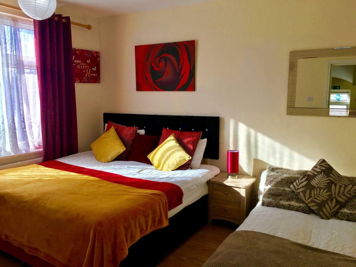Studio Apartment, Private Bathroom And Parking Ilford Luaran gambar