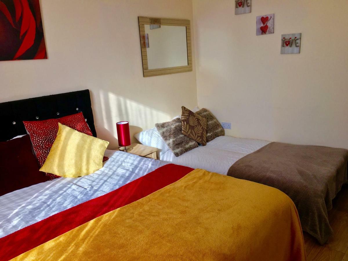 Studio Apartment, Private Bathroom And Parking Ilford Luaran gambar
